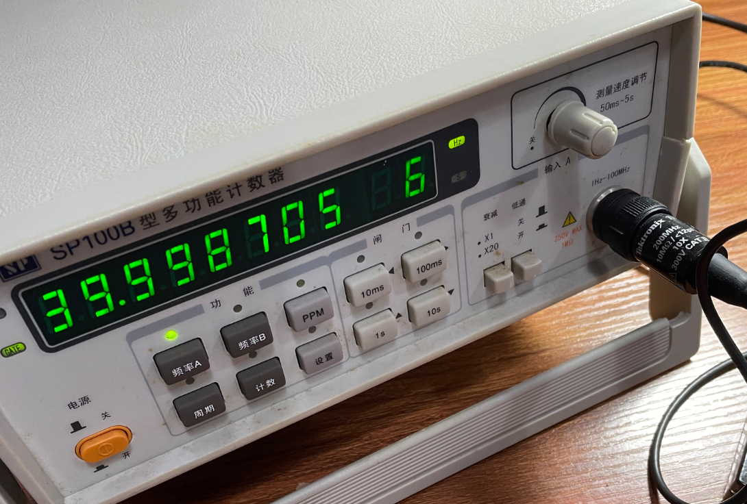 若晶振输出频偏为正，外接匹配电容是减小还是增大？