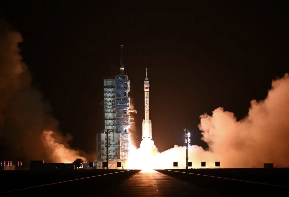 神舟二十三号载人飞船发射取得圆满成功